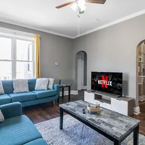 Apartment Roomy 2br-1ba Wfh Desk & Backyard, Saint Louis